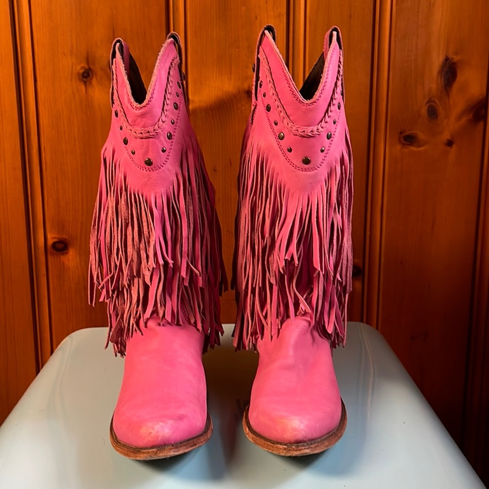 Liberty Black Vegas Fringed Boots, size 9, Color: Lipstick